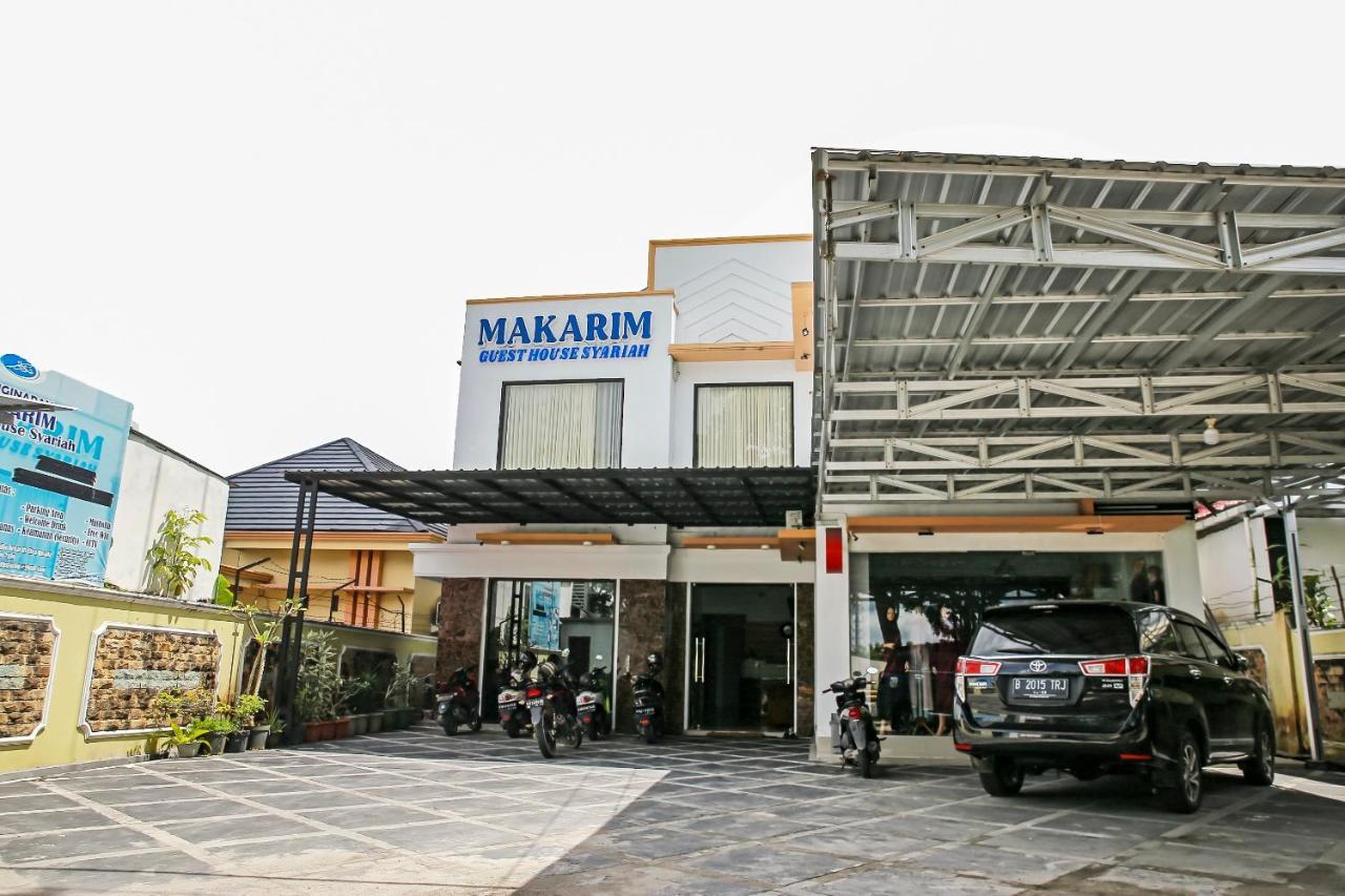Oyo 90221 Makarim Guest House Syariah Пангкалан Бун Екстериор снимка