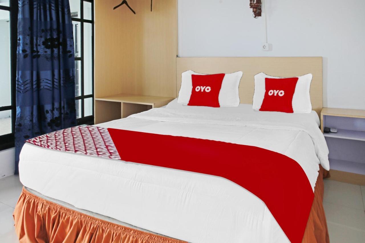 Oyo 90221 Makarim Guest House Syariah Пангкалан Бун Екстериор снимка