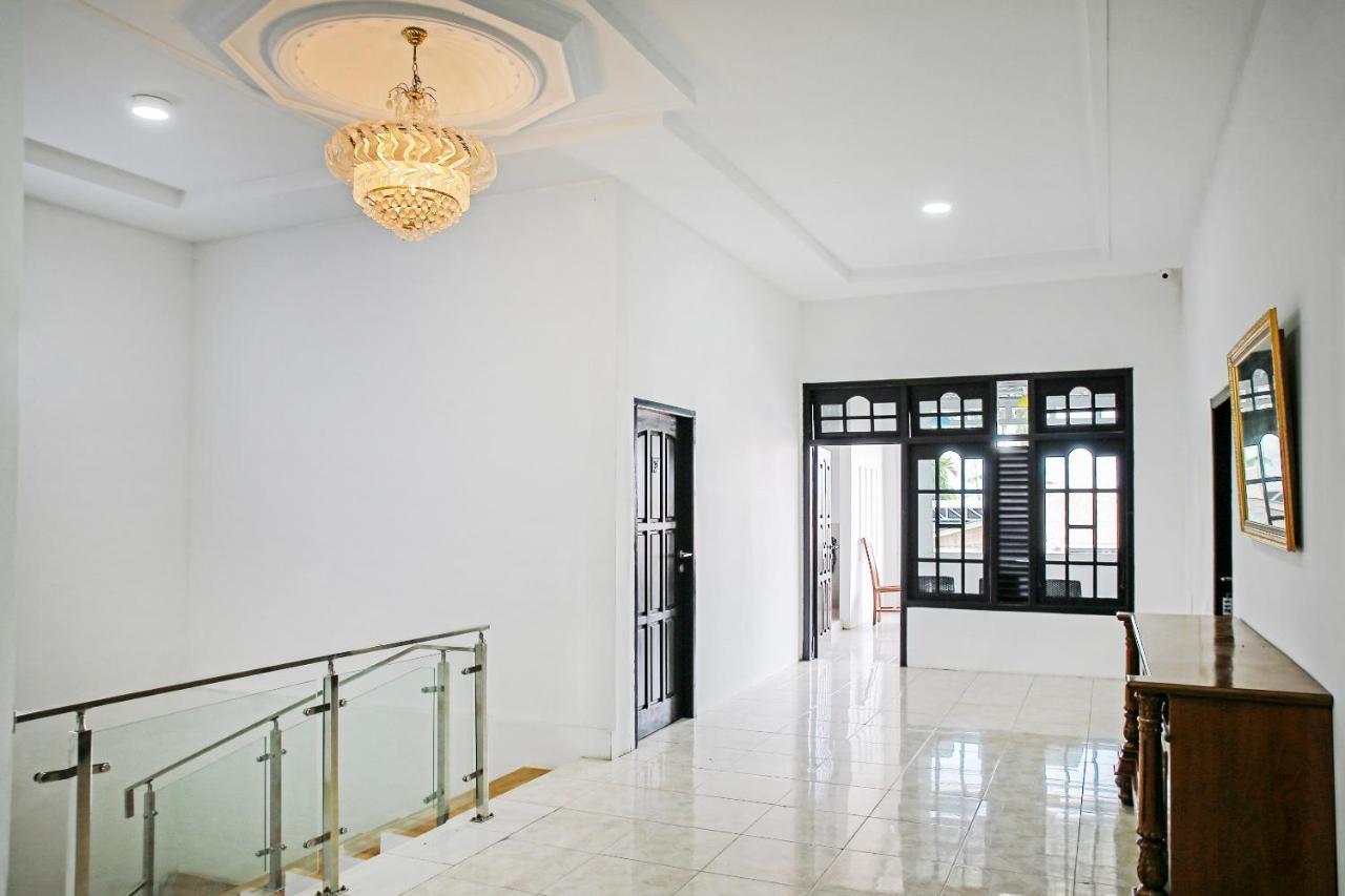 Oyo 90221 Makarim Guest House Syariah Пангкалан Бун Екстериор снимка