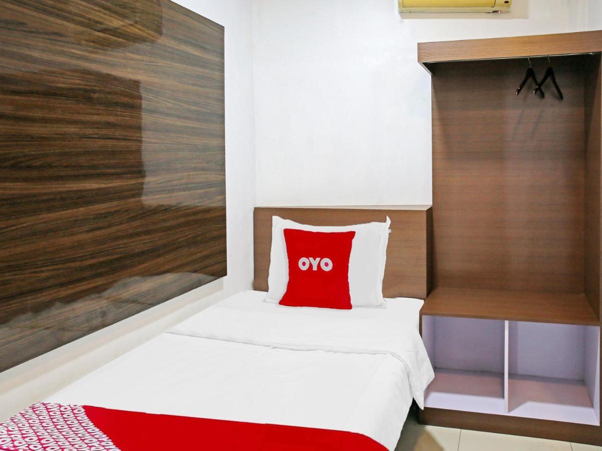 Oyo 90221 Makarim Guest House Syariah Пангкалан Бун Екстериор снимка