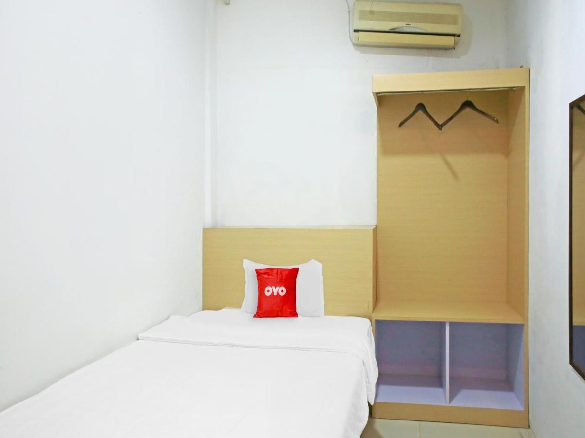Oyo 90221 Makarim Guest House Syariah Пангкалан Бун Екстериор снимка