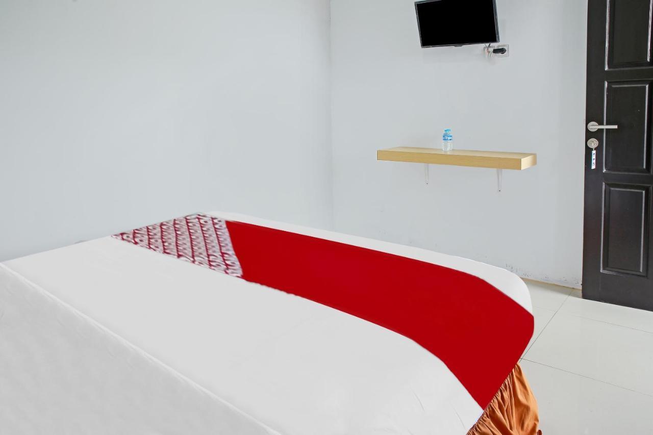 Oyo 90221 Makarim Guest House Syariah Пангкалан Бун Екстериор снимка