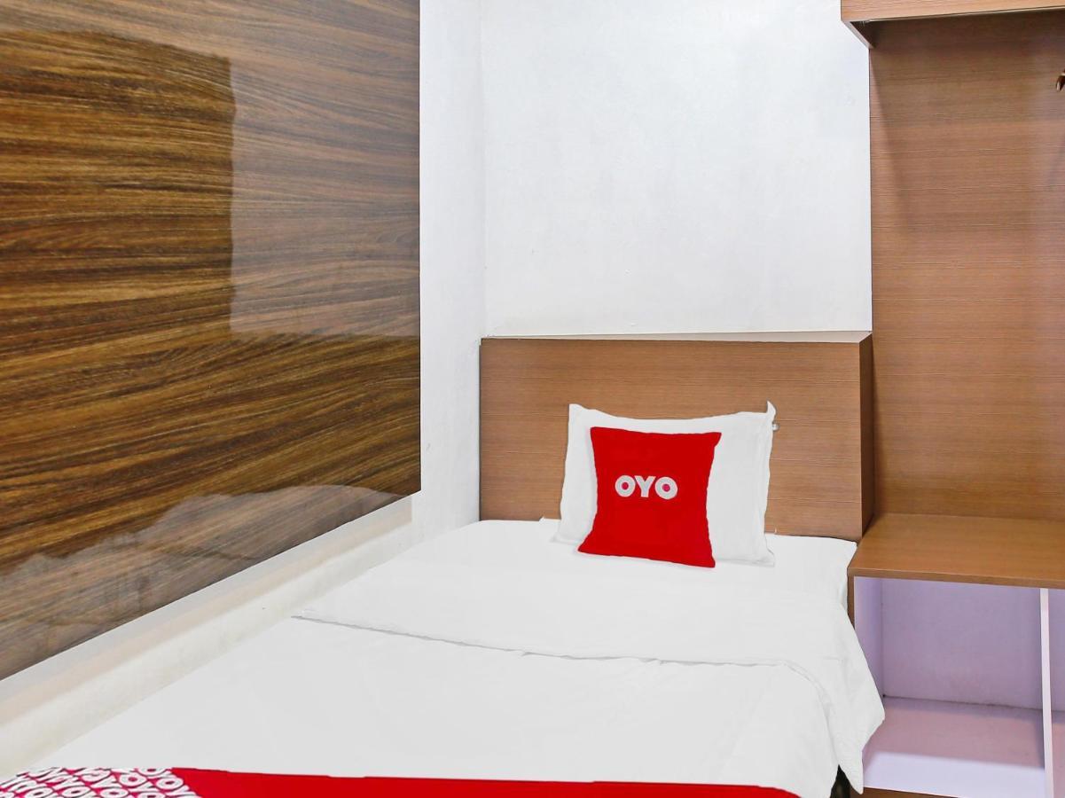 Oyo 90221 Makarim Guest House Syariah Пангкалан Бун Екстериор снимка