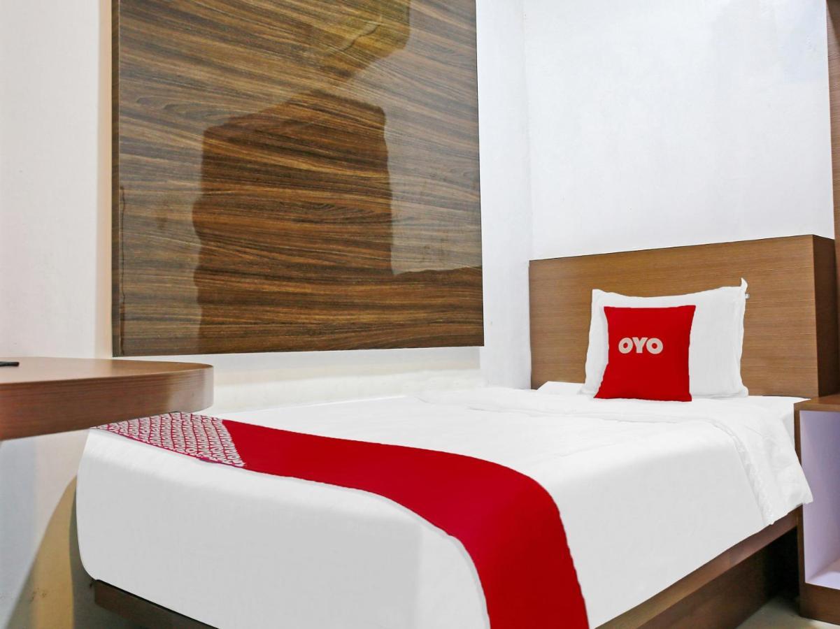 Oyo 90221 Makarim Guest House Syariah Пангкалан Бун Екстериор снимка